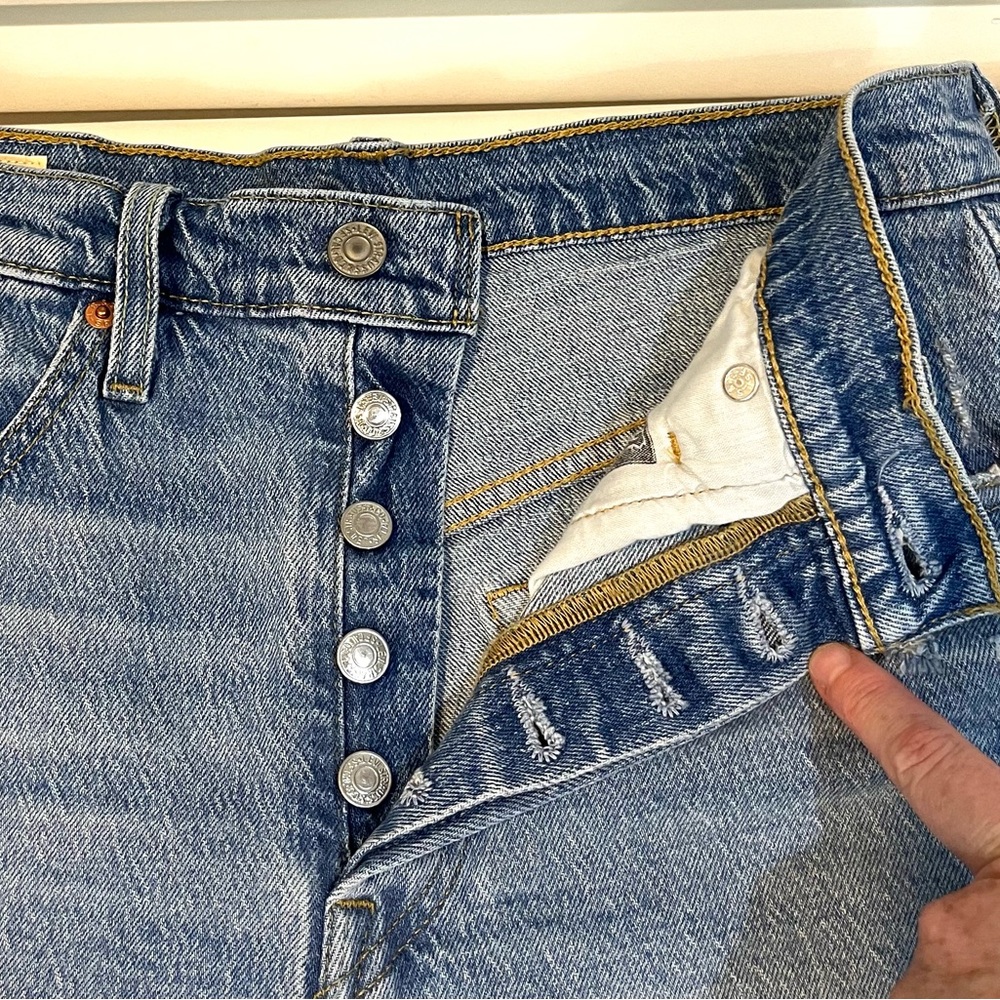 Levi’s 501 jean shorts, button-fly, size 28, NWOT - Picture 4 of 7